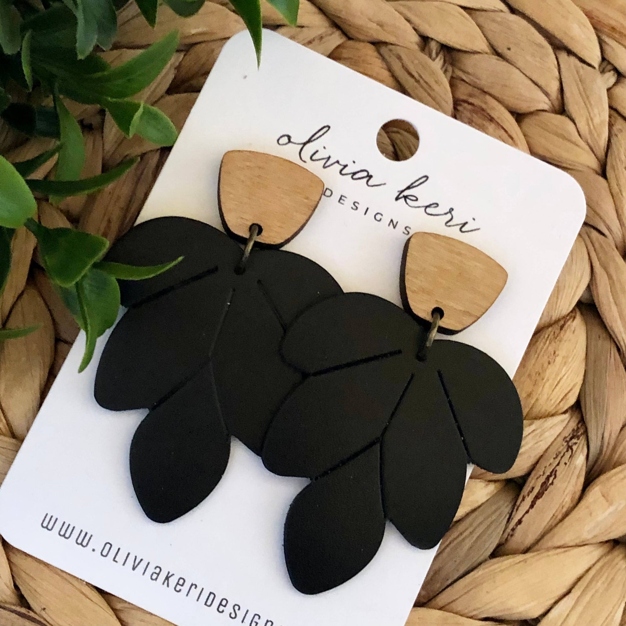 Flora - Black
