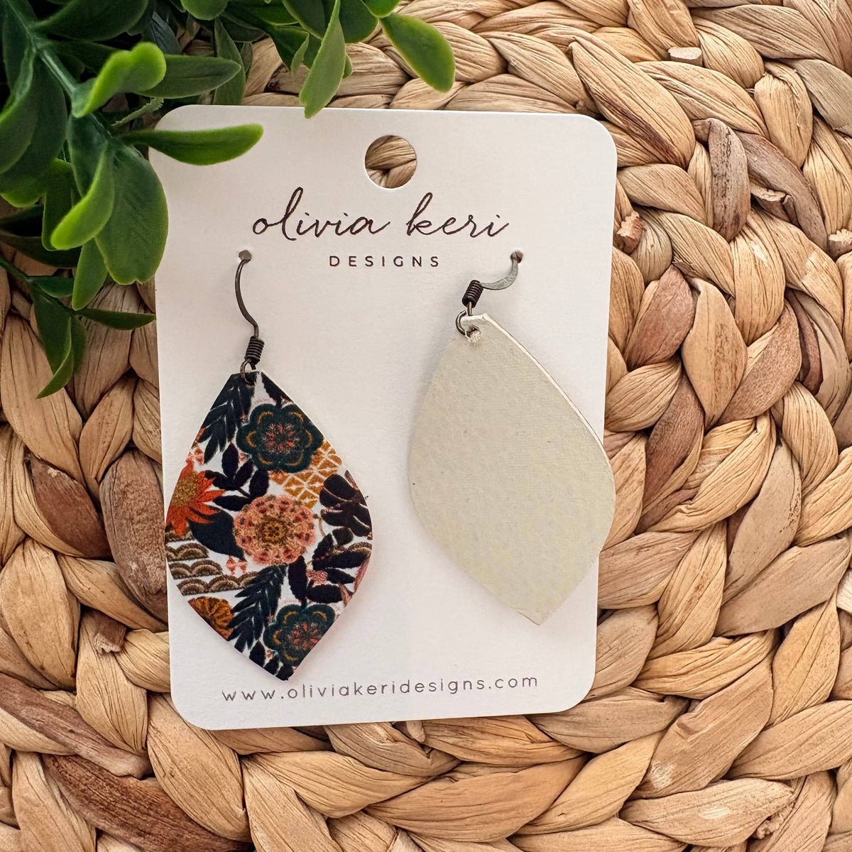 Olivia - Vintage Botanica