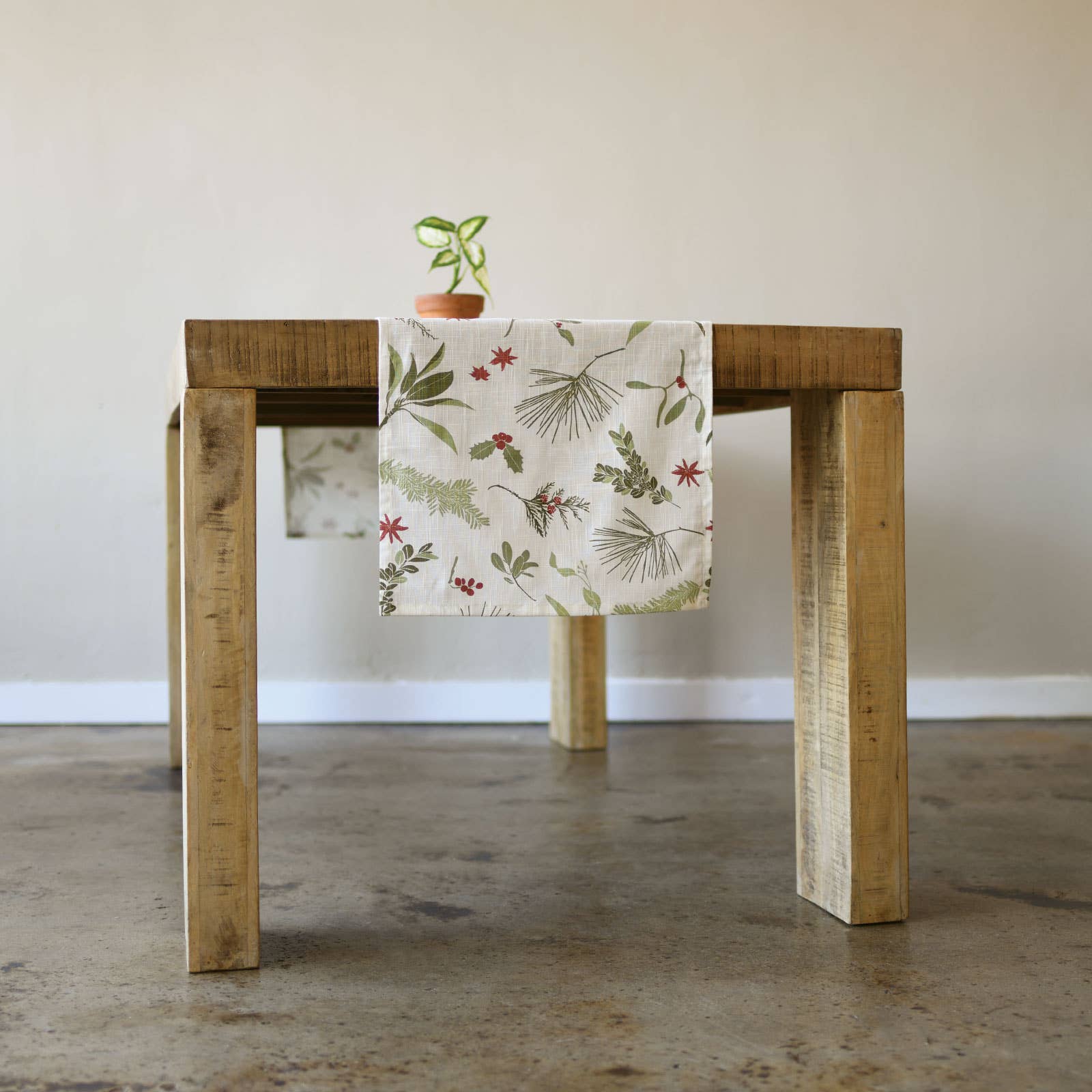 Organic Table Runner - Boughs & Berries - Thumbnail 2